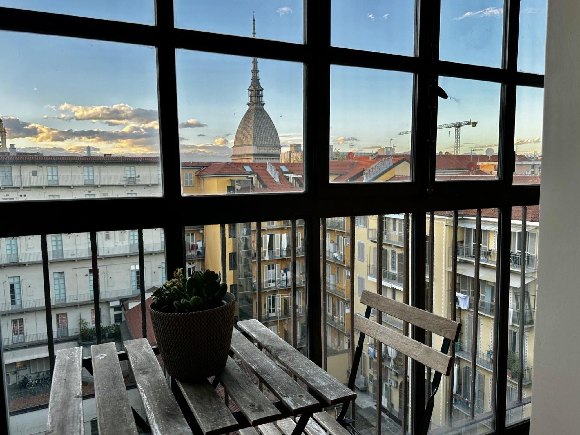 Appartement Le Finestre Sulla Mole à Turin Extérieur photo