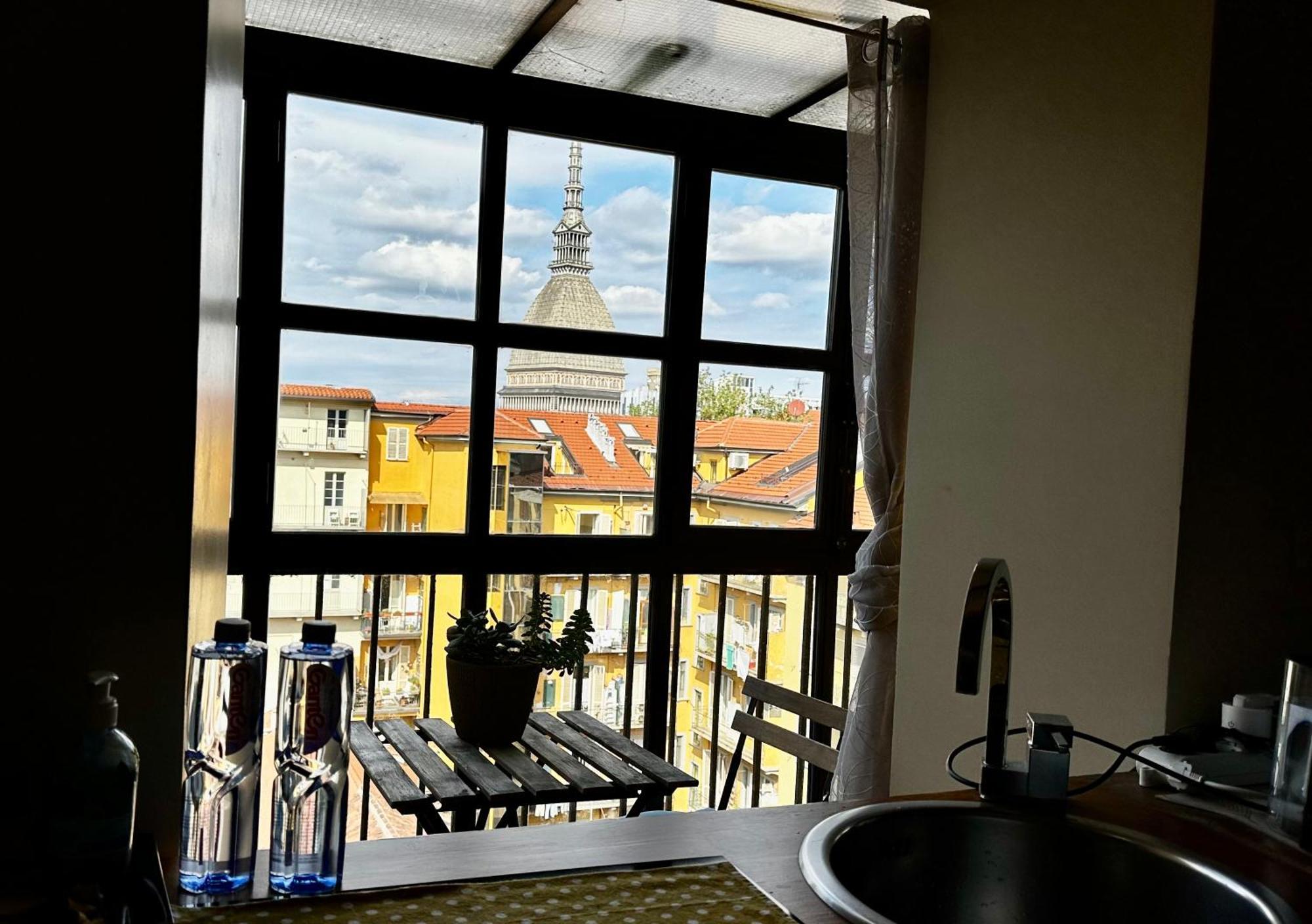 Appartement Le Finestre Sulla Mole à Turin Extérieur photo