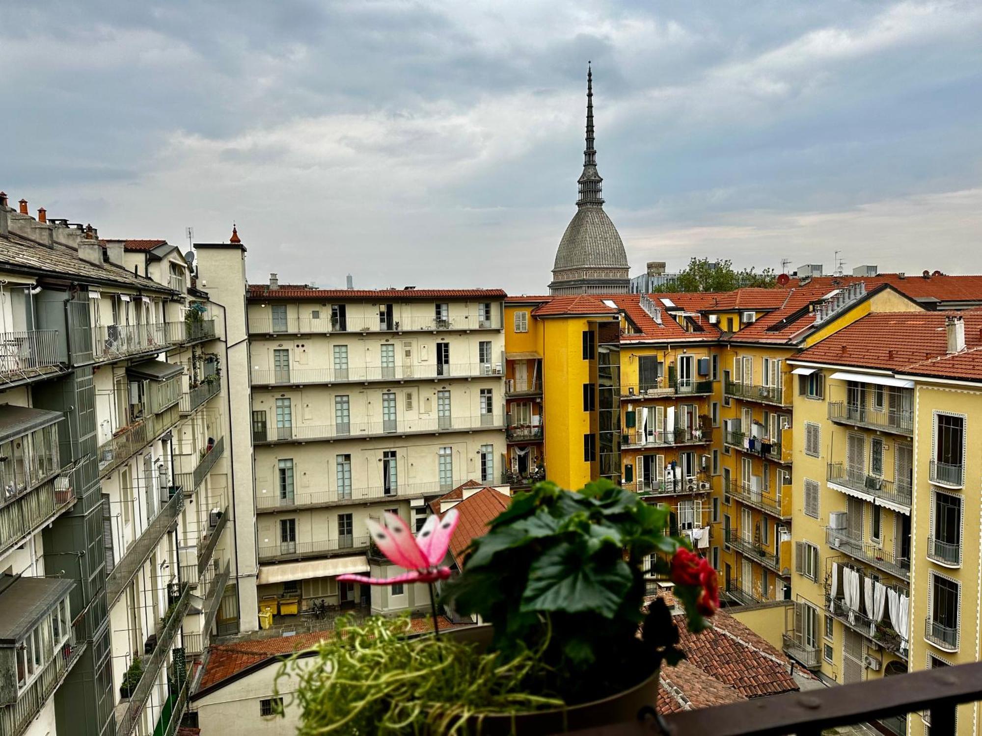 Appartement Le Finestre Sulla Mole à Turin Extérieur photo